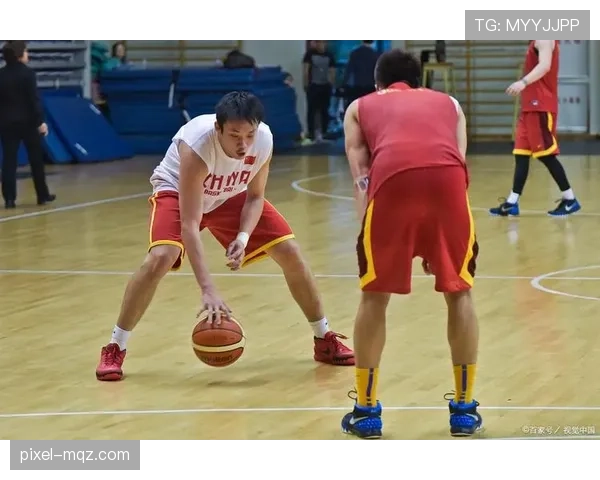 干扰球国际规则差异详解：FIBA与NBA判罚标准解析